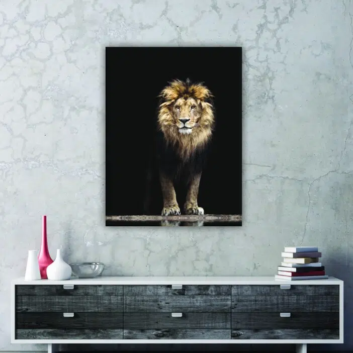 Tableau lion majestueux. Bonne qualité, original, accrochée sur un mur dans un salon