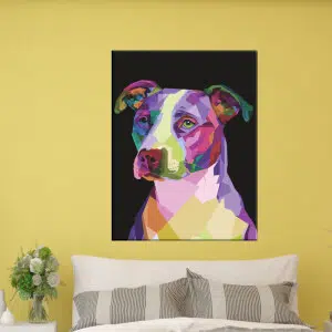 Tableau chien peinture abstraite. Bonne qualité, accrochée sur un mur dans une maison