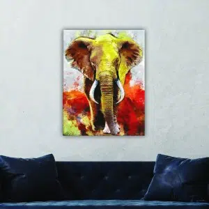 Tableau peinture d’éléphant. Bonne qualité, original, accrochée sur un mur au dessus d'un canapé dans un salon