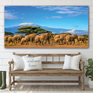 Tableau Troupeau d'éléphants.Bonne qualité, original, accrochée sur un mur au dessus d'un canapé dans un salon
