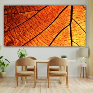 Tableau Feuille sèche artistique. Bonne qualité, original, accrochée sur un mur au dessus d'une table dans un salon