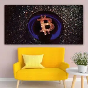Tableau Brillant Bitcoin. Bonne qualité, original, accrochée sur un mur au dessus d'un canapé dans un salon