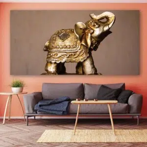 Tableau L'éléphant d'or dans l'art. Bonne qualité, original, accrochée sur un mur au dessus d'un canapé dans un salon