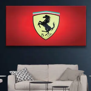 Tableau Logo Ferrari sur fond rouge. Bonne qualité, original, accrochée sur un mur au dessus d'un canapé dans un salon