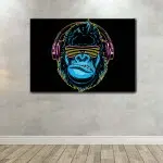 Tableau singe pop art qui écoute de la musique. Bonne qualité, original, accrochée sur un mur dans un salon
