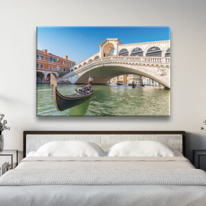 Tableau Venise bateau dans le canal. Bonne qualité, original, accrochée au-dessus d'un canapé dans une maison