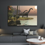 Tableau dinosaure devant la mer. Bonne qualité, original, accrochée sur un mur au dessus d'un canapé dans un salon