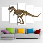 Tableau dinosaure squelette. Bonne qualité, original, accrochée sur un mur au dessus d'un canapé dans une chambre