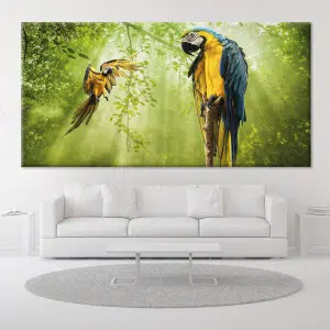 Tableau de deux perroquets dans la jungle. Bonne qualité, original, accrochée sur le mur, au-dessus d'un canapé dans une maison
