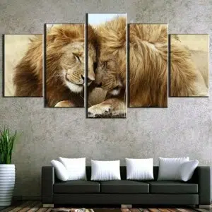 Tableau africain couple de lions amoureux. Bonne qualité, original, accrochée sur un mur au dessus d'un canapé dans un salon