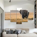Tableau africain éléphant seul dans la savane. Bonne qualité, original, accrochée sur un mur au dessus d'un canapé dans un salon