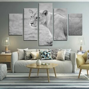 Tableau africain tigre en réflexion. Bonne qualité, original, accrochée sur un mur au dessus d'un canapé dans un salon
