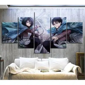 Tableau attaque des titans Levi Ackerman et Mikasa. Bonne qualité, original, accrochée sur un mur au dessus d'un canapé dans un salon
