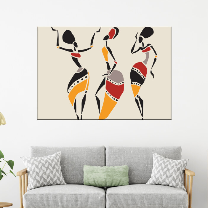 Tableau 3 danseuses africaines. Bonne qualité, original, accrochée sur un mur au dessus d'un canapé dans un salon