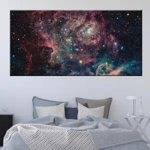 Tableau profondeur de l'univers. Bonne qualité, original, accrochée sur un mur au dessus d'un lit dans une maison