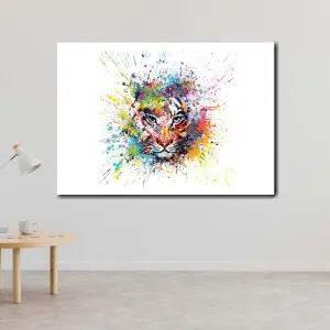 Tableau tigre pop art avec éclats de couleurs. Bonne qualité, original, accrochée sur un mur au dessus d'un canapé dans une maison