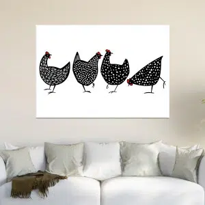 Tableau dessin poules qui picorent. Bonne qualité, original, accrochée sur un mur au dessus d'un canapé dans un salon