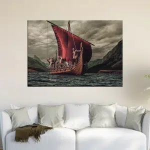 Tableau vikings sur un drakkar. Bonne qualité, original, accrochée sur un mur au dessus d'un canapé dans un salon