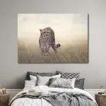 Tableau Le léopard. Bonne qualité, original, accrochée sur un mur au dessus d'un lit dans une maison