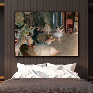 Tableau Répétition d'un ballet sur la scène d'Edgar Degas. Bonne qualité, original, accrochée sur un mur au dessus d'un lit dans une maison