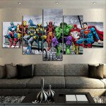 Tableau des célèbres héros de l'univers Marvel au dessus d'un canapé gris
