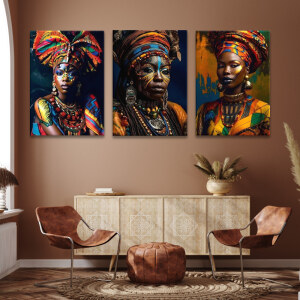 Tableau visage de femme africaine au maquillage tribal accroché sur le mur taupe d'un salon avec décoration boisée et fauteuils de cuir
