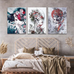 Tableau visage et crâne style gothique affiché dans une chambre sur le mur beige au-dessus de la tête de lit en bois clair