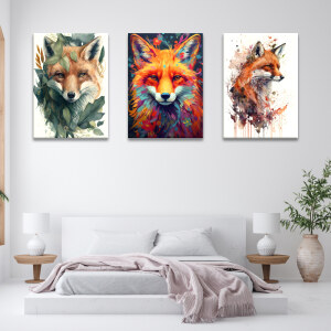 Tableau renard assortiment de trois dessins accroché au mur blanc d'une chambre au-dessus d'un grand lit recouvert d'un plaid rose
