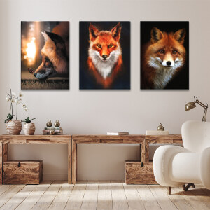 Tableau renards en gros plan accroché dans un séjour au style industriel au-dessus d'un grand meuble ouvert en bois sombre décoré de vases et plantes