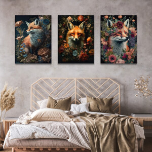 Tableau renards et fleurs accroché au-dessus d'une tête de lit inspiration rotin sur le mur beige d'une chambre ambiance nature