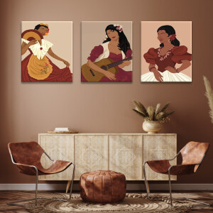 Tableau Mexique femme en tenue traditionnelle affiché dans un salon aux tons chauds, sur un mur taupe, au-dessus d'un meuble en bois clair décoré et avec des fauteuils de cuir marron.