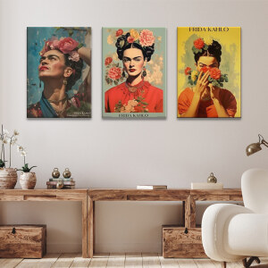 Tableau Mexique portrait coloré de Frida Kahlo accroché dans un séjour avec fauteuil blanc et au-dessus d'un meuble en bois foncé ouvert et décoré de plantes.