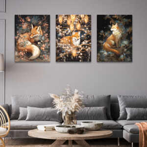 Tableau renard dans la nuit enchantée affiché dans un salon de style classique aux murs gris au-dessus d'un canapé d'angle de la même couleur avec une table basse de bois décorée d'un bouquet de fleurs séchées