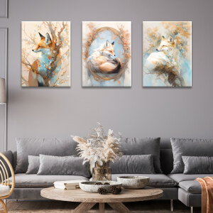 Tableau renard dans le style aquarelle accroché dans un salon de style classique avec murs gris, moulures et canapé d'angle gris ainsi qu'une table basse en bois décorée d'un bouquet de fleurs séchées